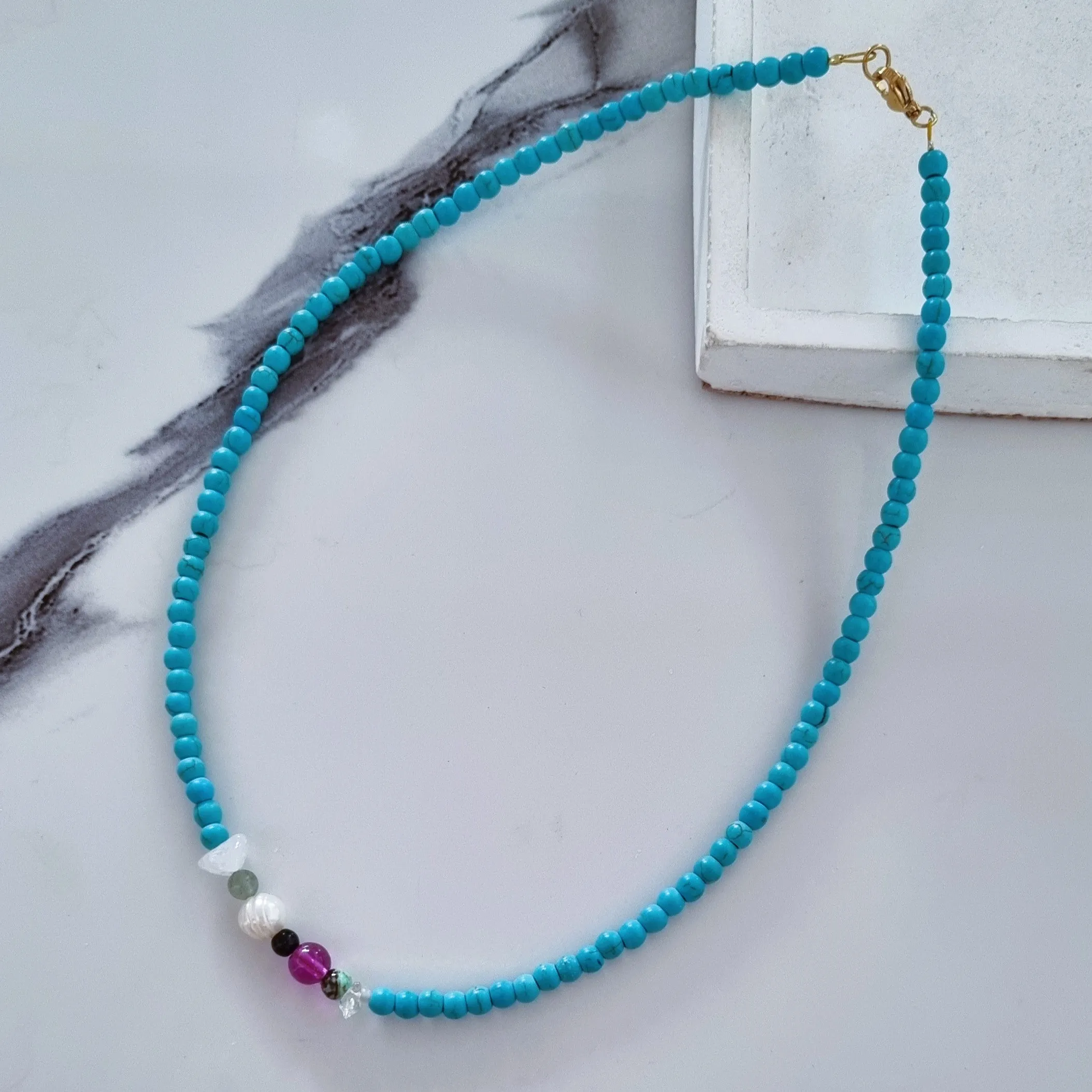 Howlites necklace